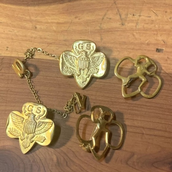 Vintage Girl Scouts of America Pins- Trefoil Membership Pin - Picture 5 of 5